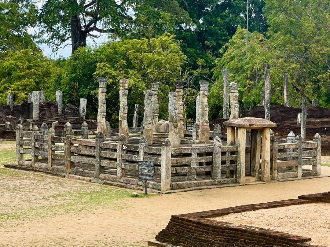 Nissanka Latha Mandapaya-波隆纳鲁瓦必去景点