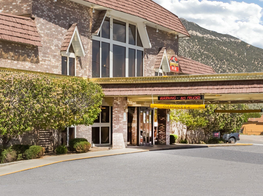 Ramada by Wyndham Ely主图