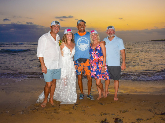 Captain Dennis Boat Tours-瑰宝滩必去景点