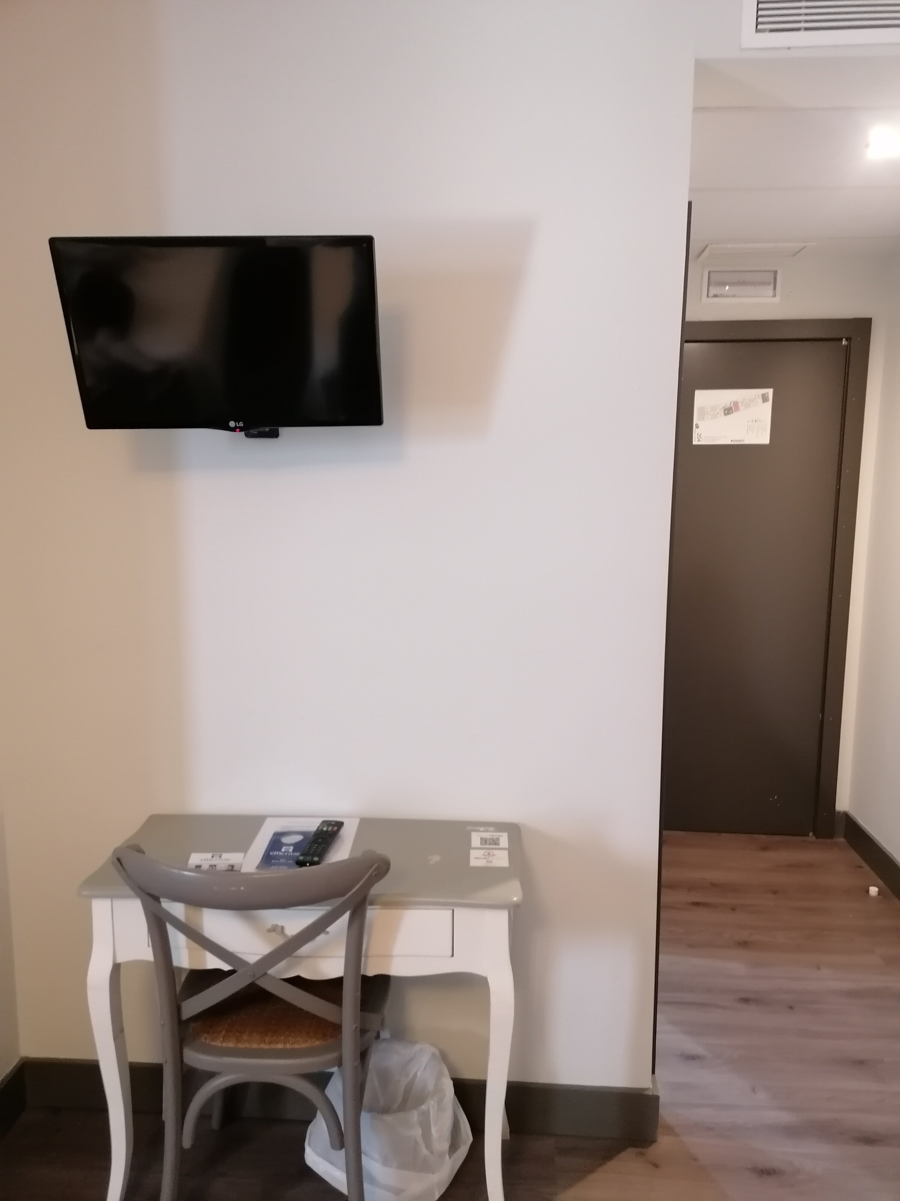 Hostal Emeritae-客卧