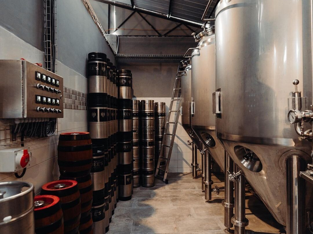 Crafty Dee's (Microbrewery & Brewpub)-Dar es Salaam必去景点