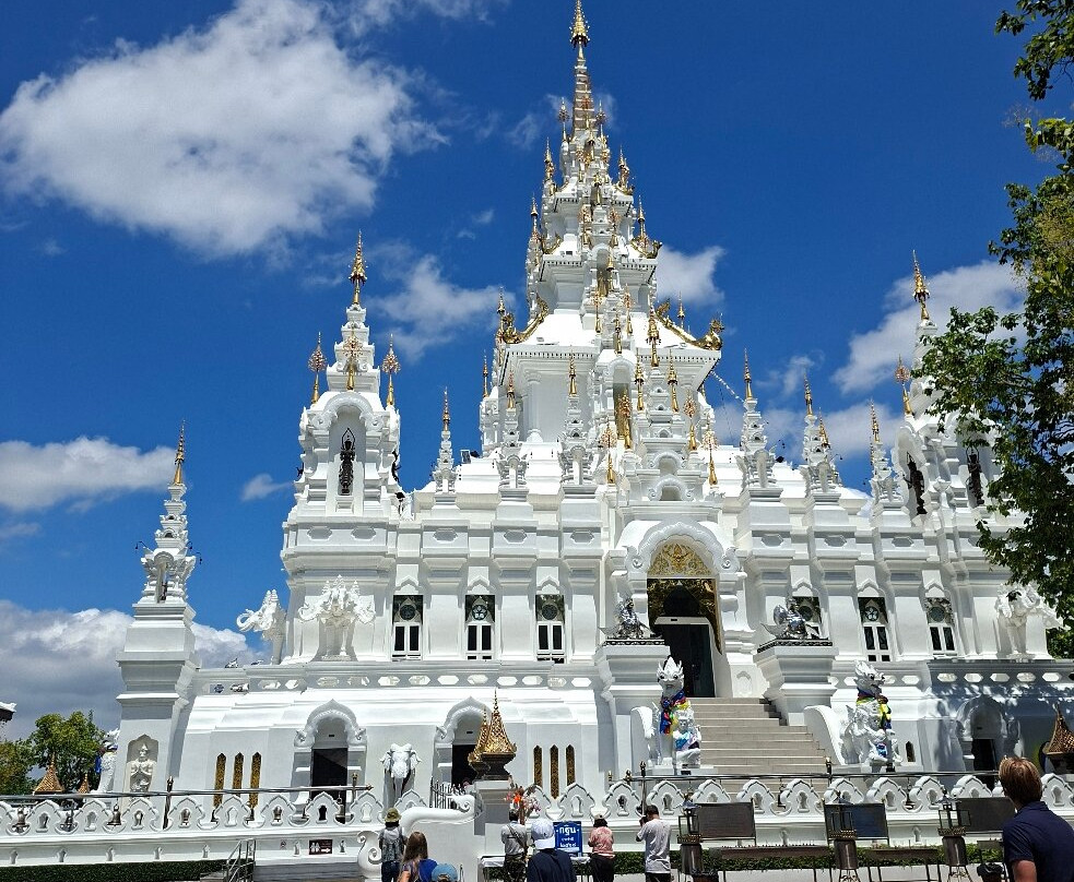 Loha Prasat Sri Mueang Pong-Mae Pong必去景点