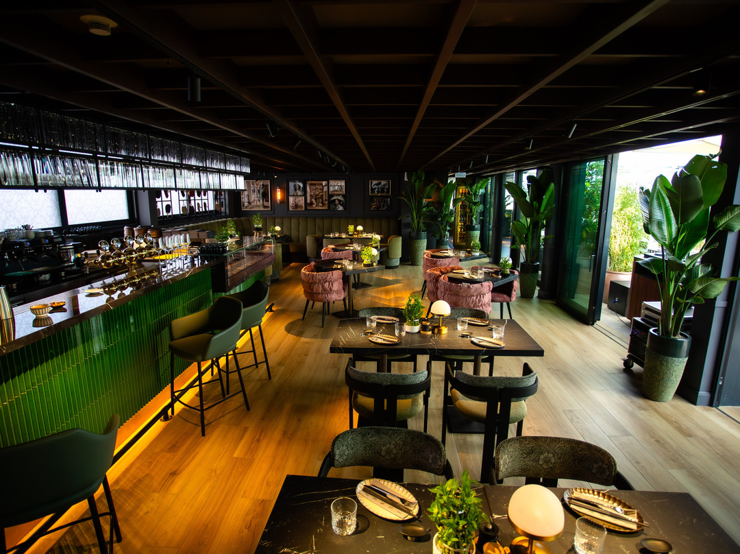 ISSEI Skybar & Restaurant