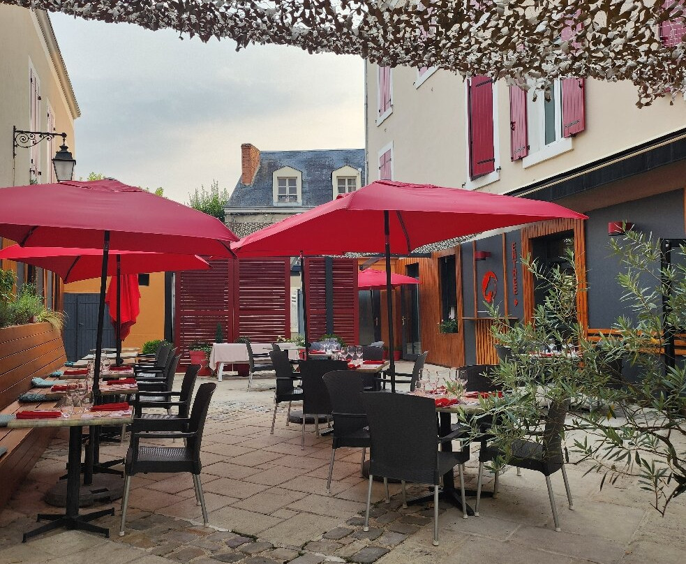 Logis Hôtel le Cheval Noir主图
