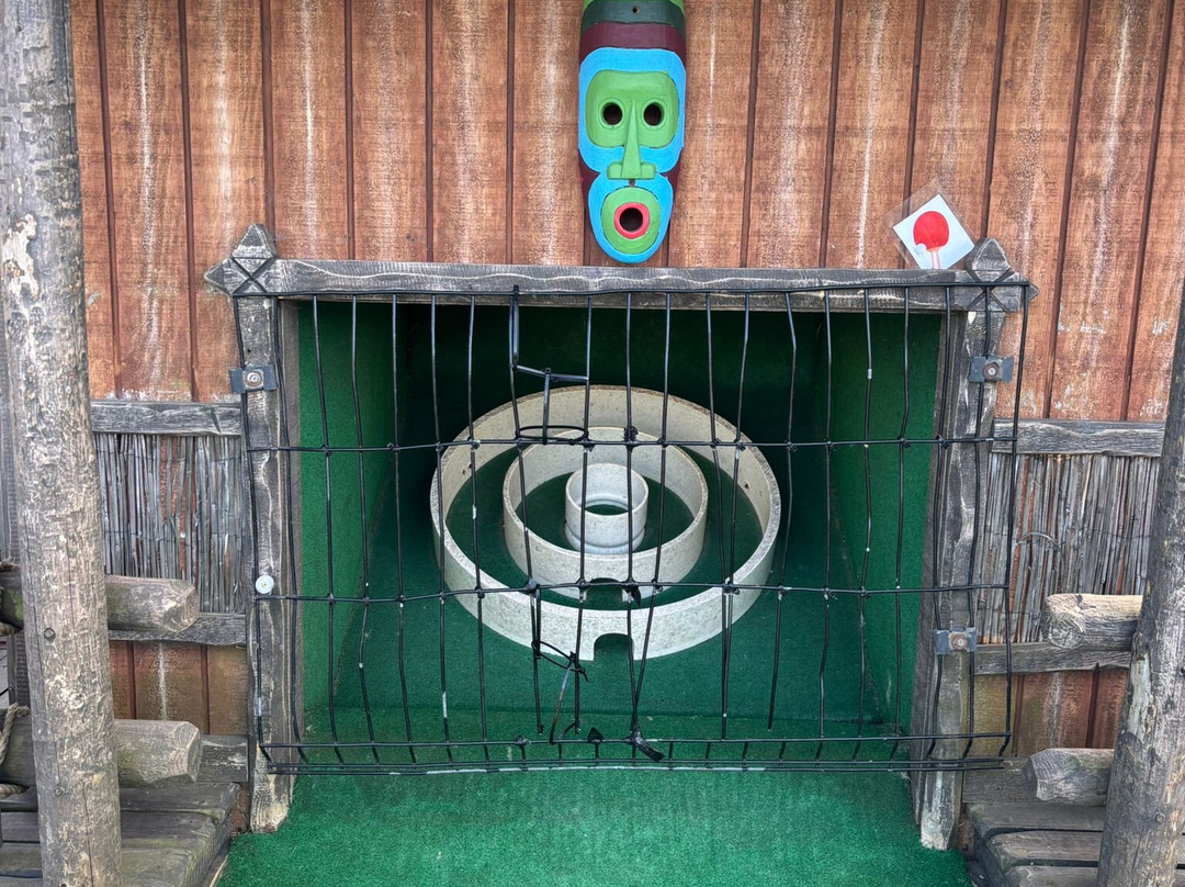 Adventure Golf Island-丹弗姆林必去景点