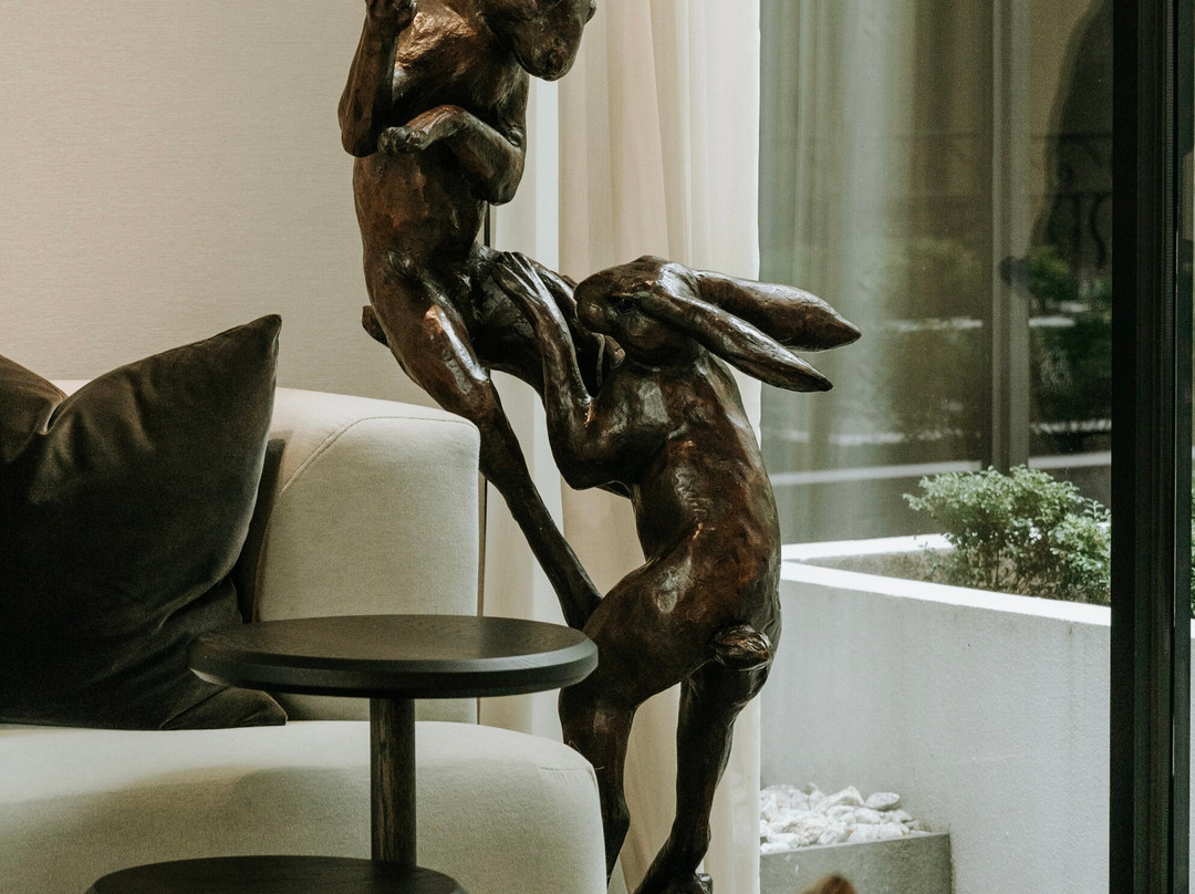 里阿尔酒店主图