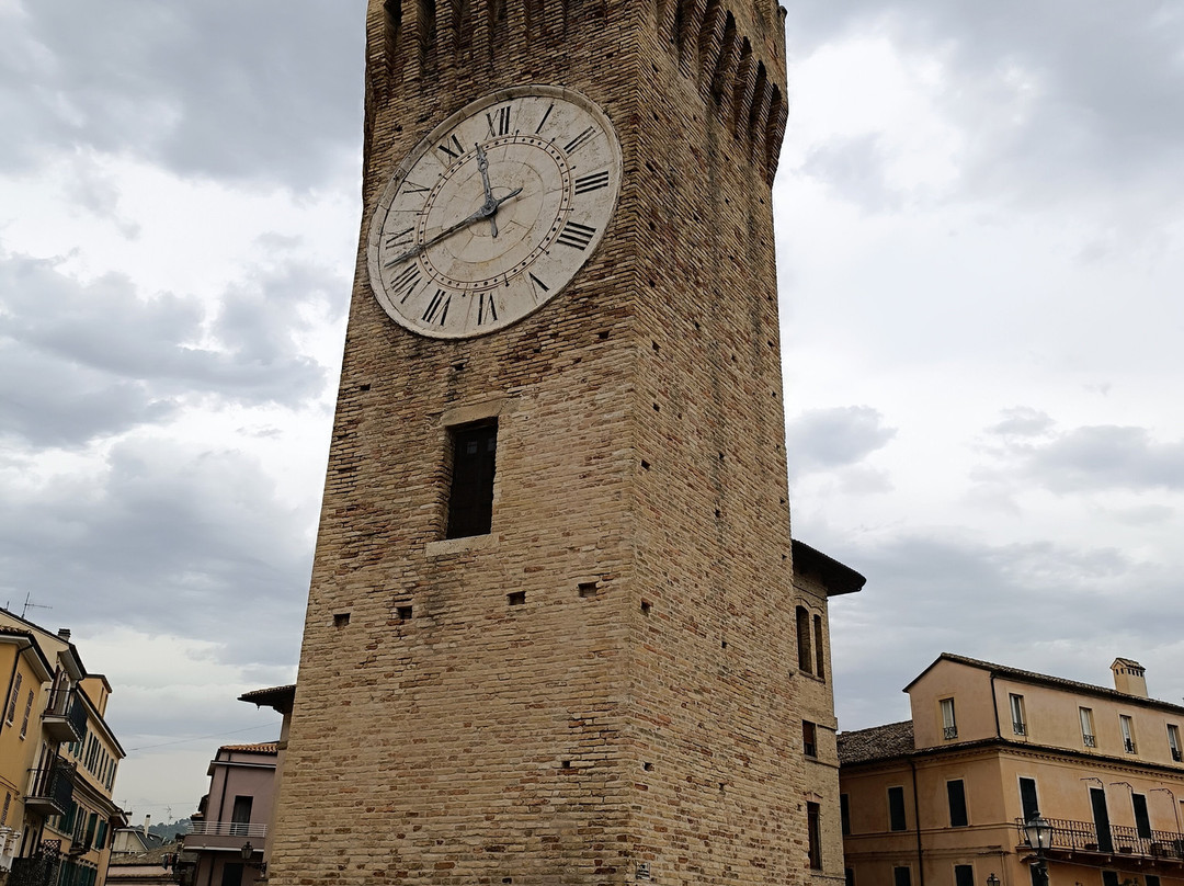 Torre dei Gualtieri-圣贝内代托-德尔特龙托必去景点