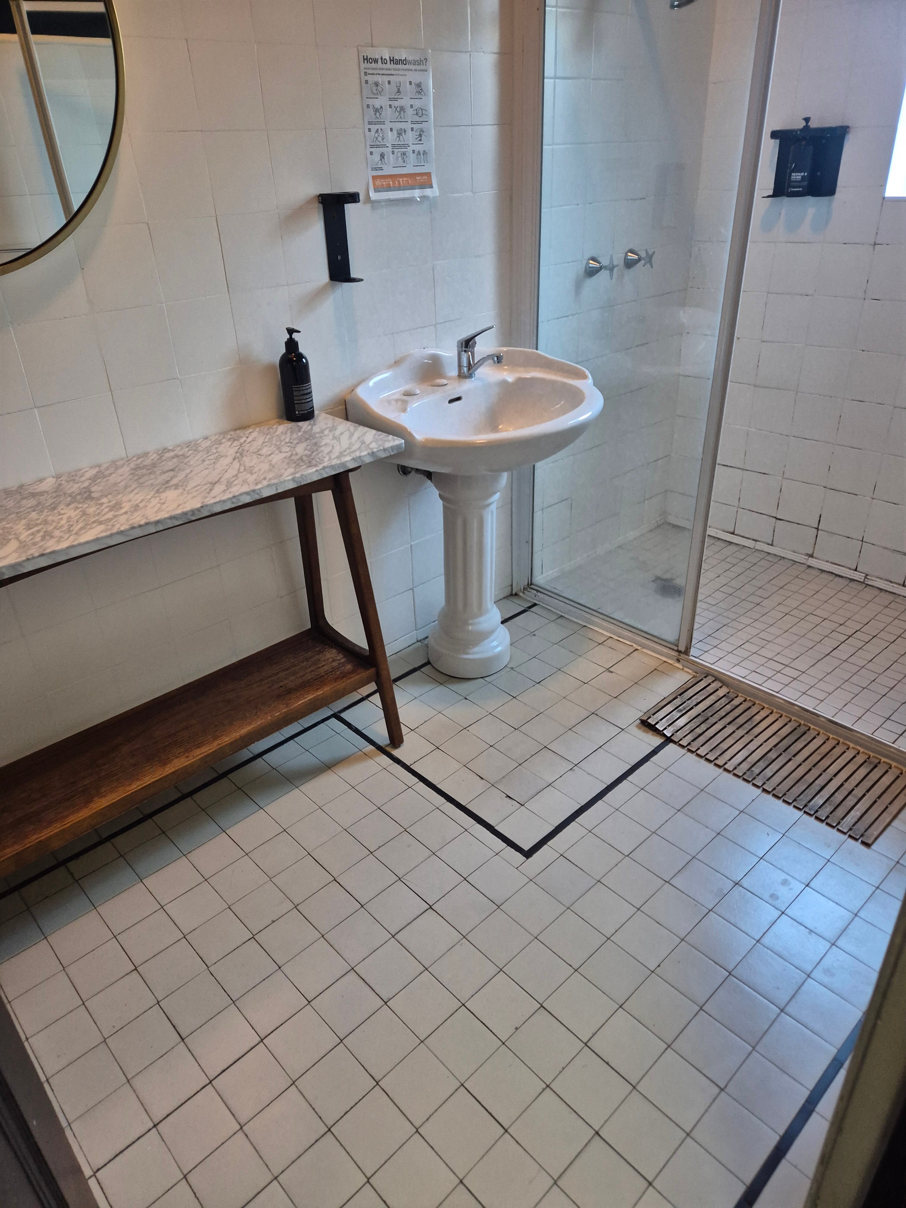 The Bridgeview Hotel - Accommodation-浴室