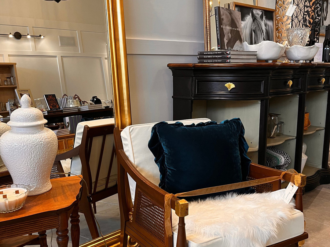 Refined Boutique-Smithville必去景点