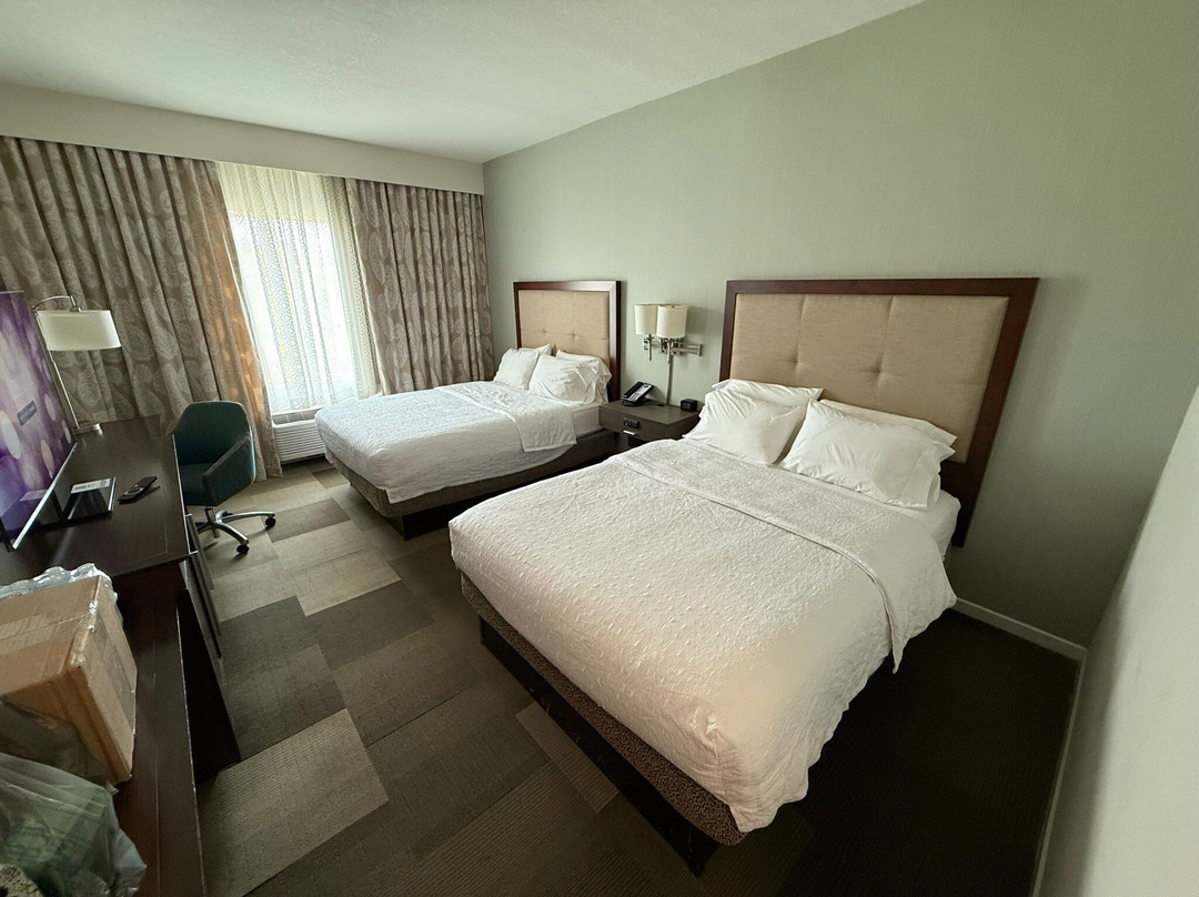 Hampton Inn & Suites Deland主图