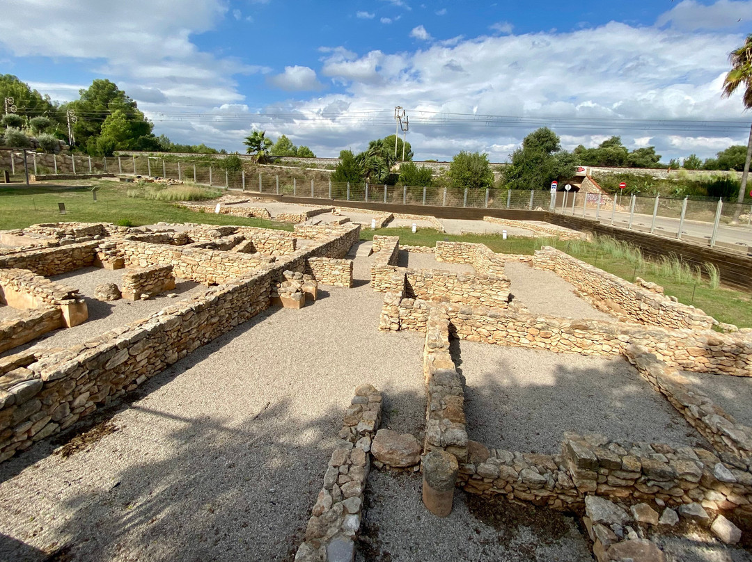 Jaciment Arqueològic D'adarró-比利亚努埃瓦－赫尔特鲁必去景点