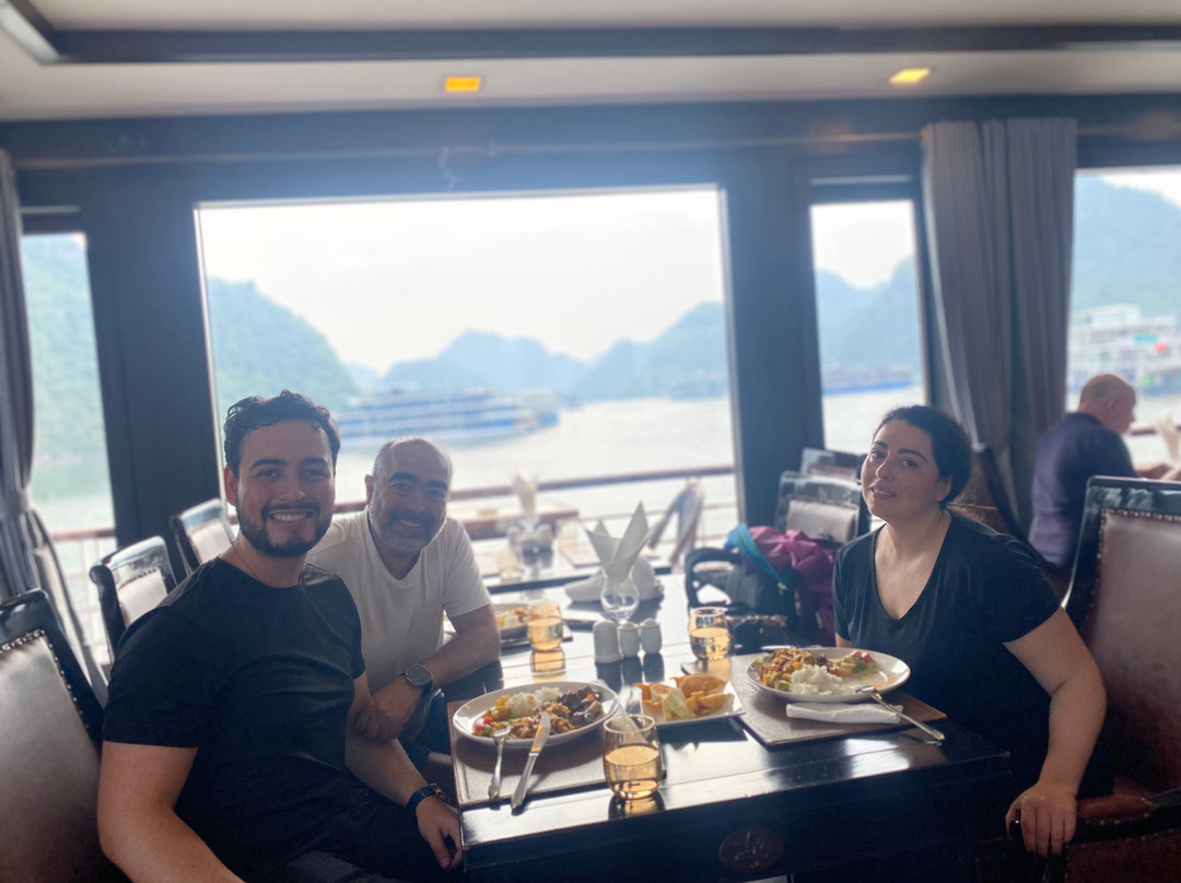 Orchid Cruises-下龙湾必去景点