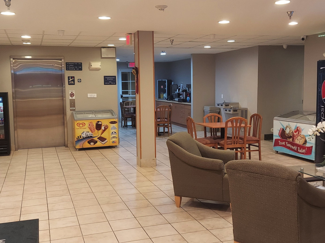 科尔法克斯麦克罗特客栈&套房酒店主图