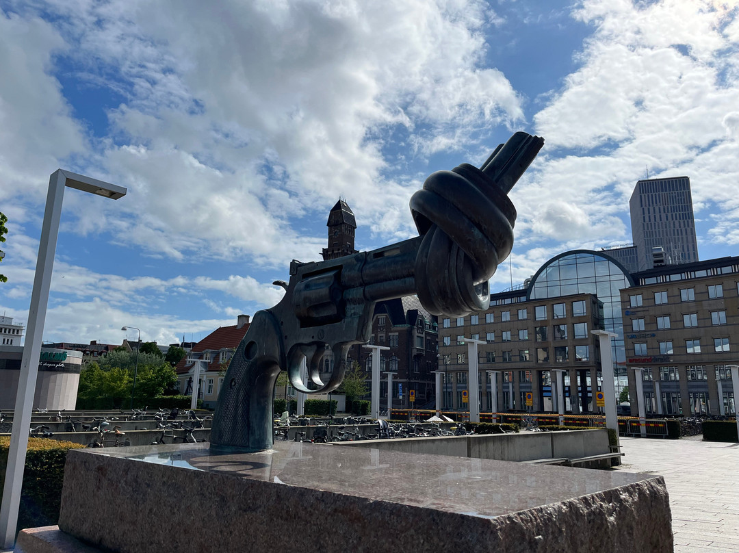 The Knotted Gun-马尔默必去景点