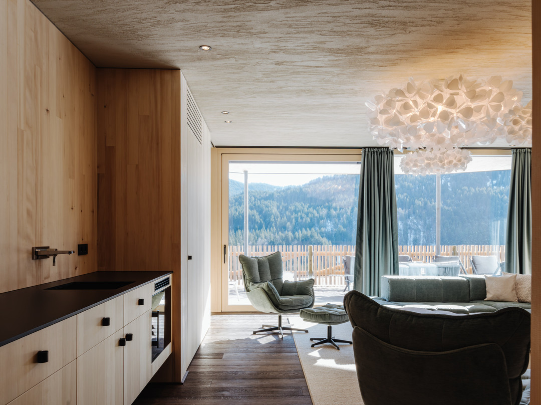 Torghele's Wald + Fluh主图