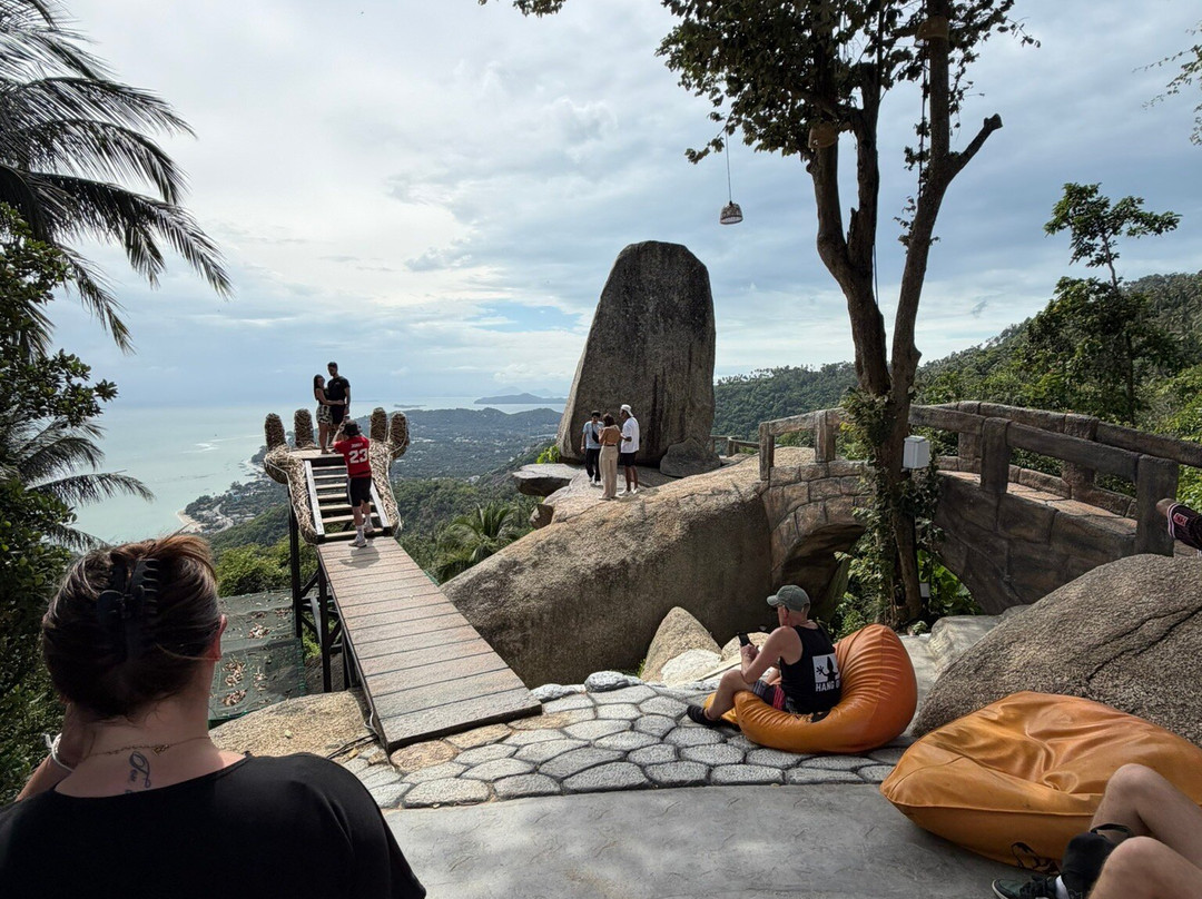 Overlap Stone-拉迈海滩必去景点