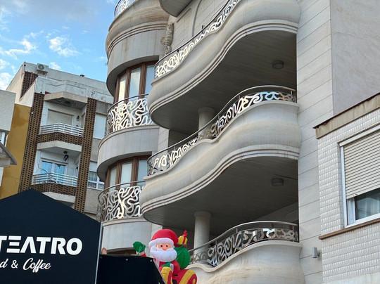 Plaza Miguel Hernandez-托雷维耶哈必去景点