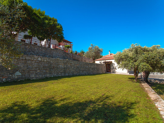 Piges Hotel at Acheron Springs主图