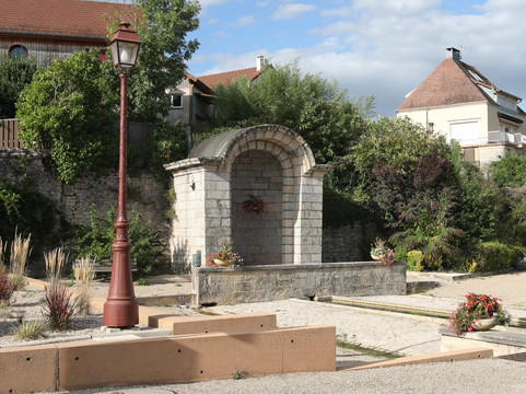 Le lavoir de Brevans et sa fontaine