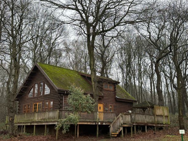 Redbrick Woodland Lodges-官方