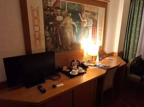 亚西西大酒店主图