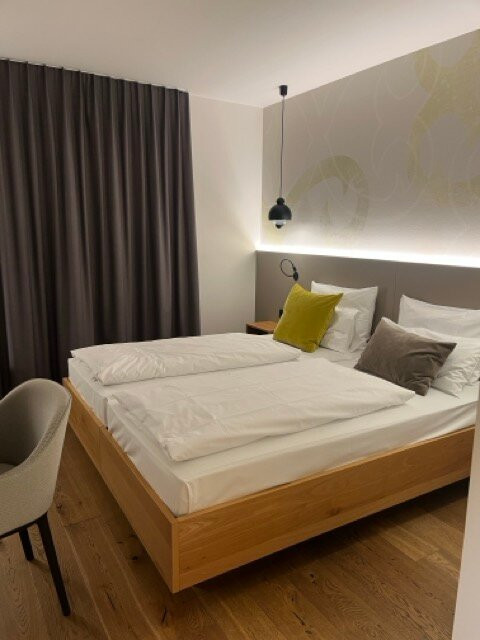 罗温旅馆和酒店主图