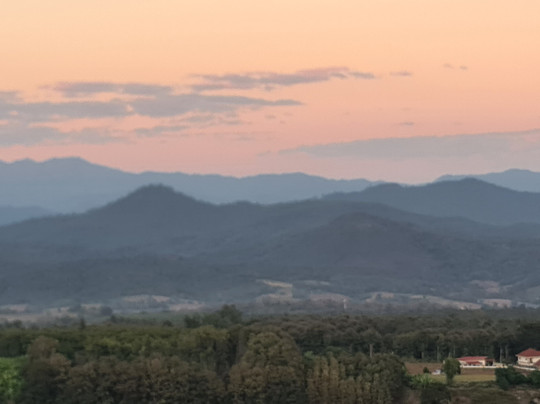派乐乡村酒店主图