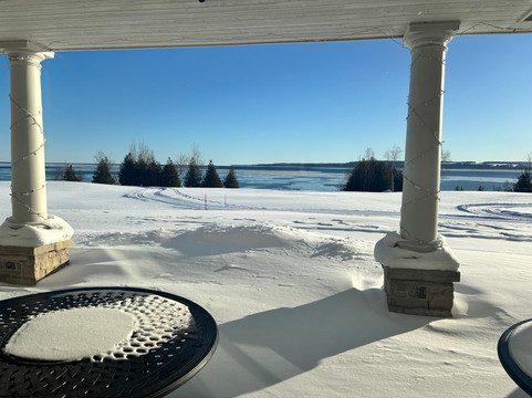 卵石海滩酒店主图