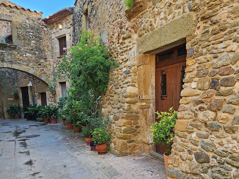 Plaça Major-Monells必去景点