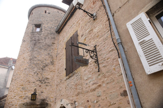 Tour Perrault-Buxy必去景点