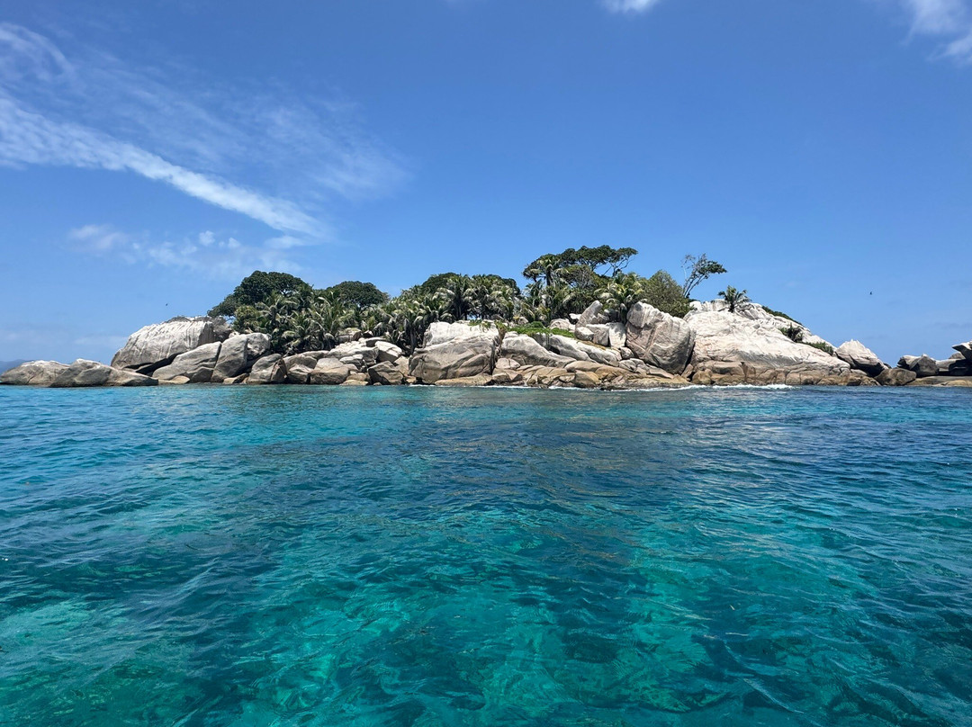 Belle Petra Boatcharter-La Passe必去景点