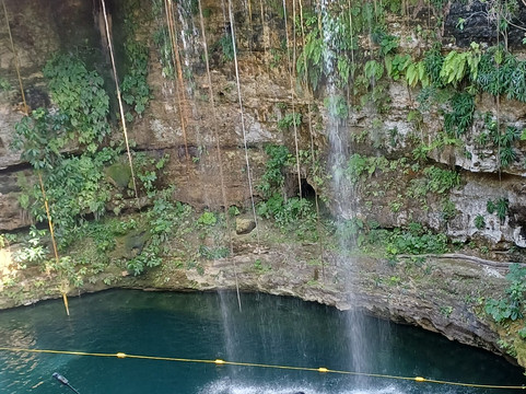 Cenote Saamal-巴利亚多利德必去景点