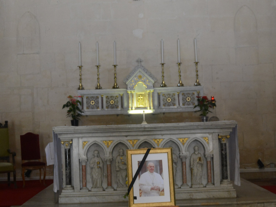 Eglise Catholique Saint Pierre Es-liens-Fontvieille必去景点