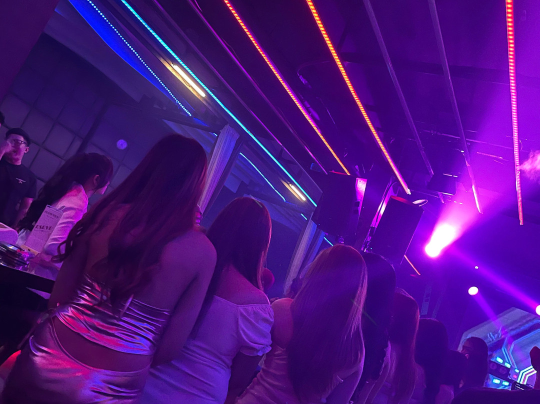 Grand Gion Lounge, Spa and KTV-泗水必去景点