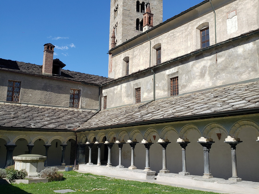 Collegiata dei Santi Pietro e Orso-奥斯塔必去景点