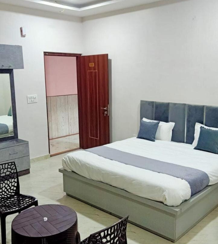 FIVE STAR HOTEl