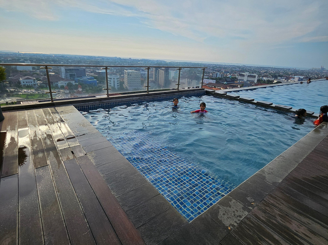 Pinnacle Apartment ( Louis Kienne )主图