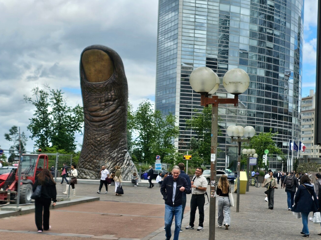 Sculpture de César, Le pouce-拉德芳斯必去景点