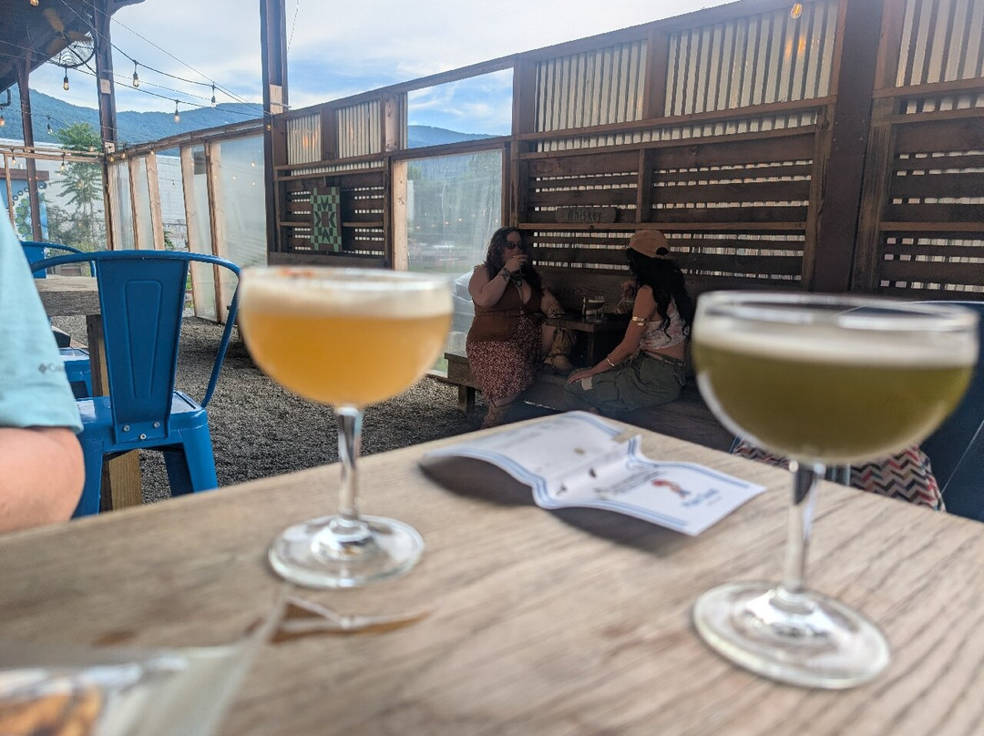 Oak and Grist Distilling Company-Black Mountain必去景点