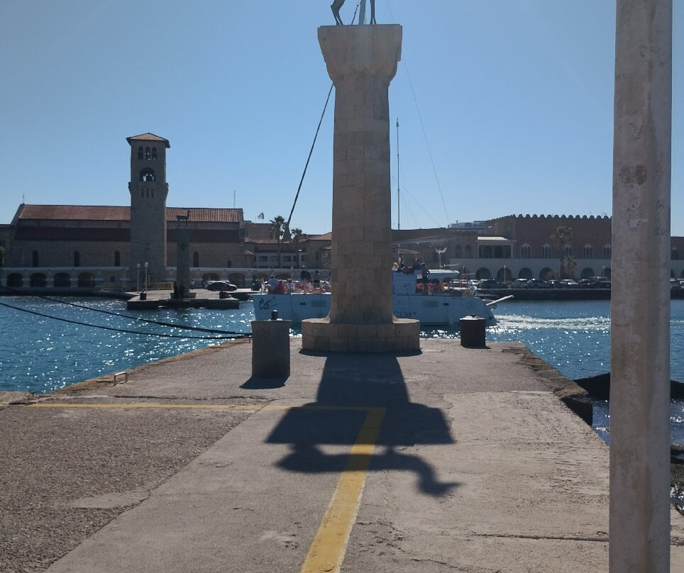 Mandraki Harbour-罗德城必去景点
