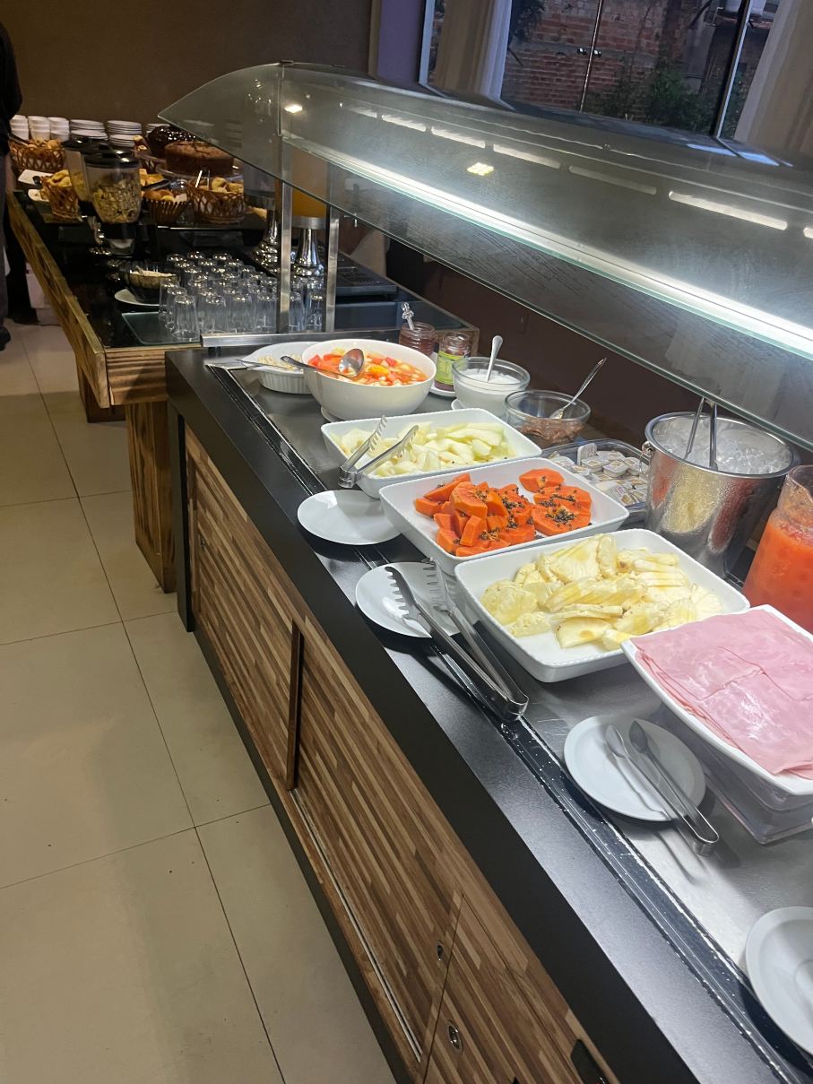 埃米瑞丝套房酒店-旅行者
