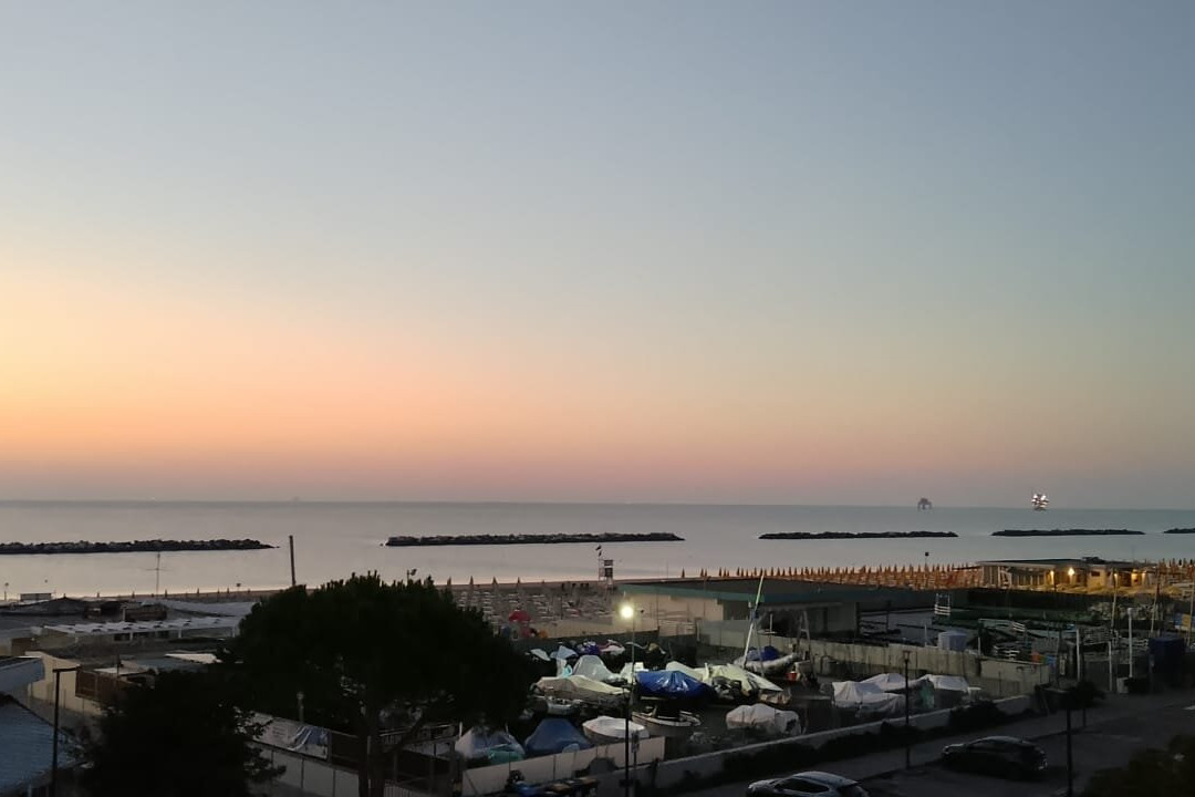 马里那海滩家庭酒店主图