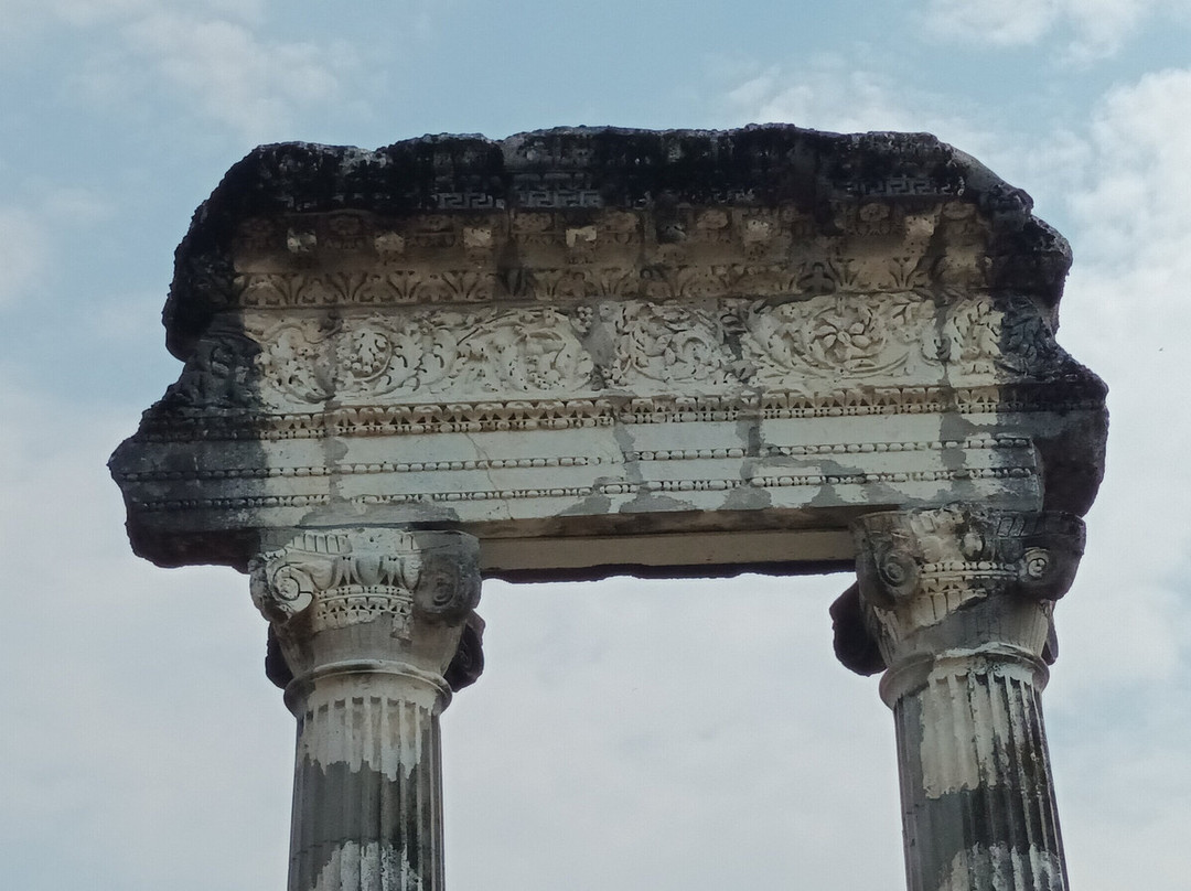 Roman Columns-尼永必去景点
