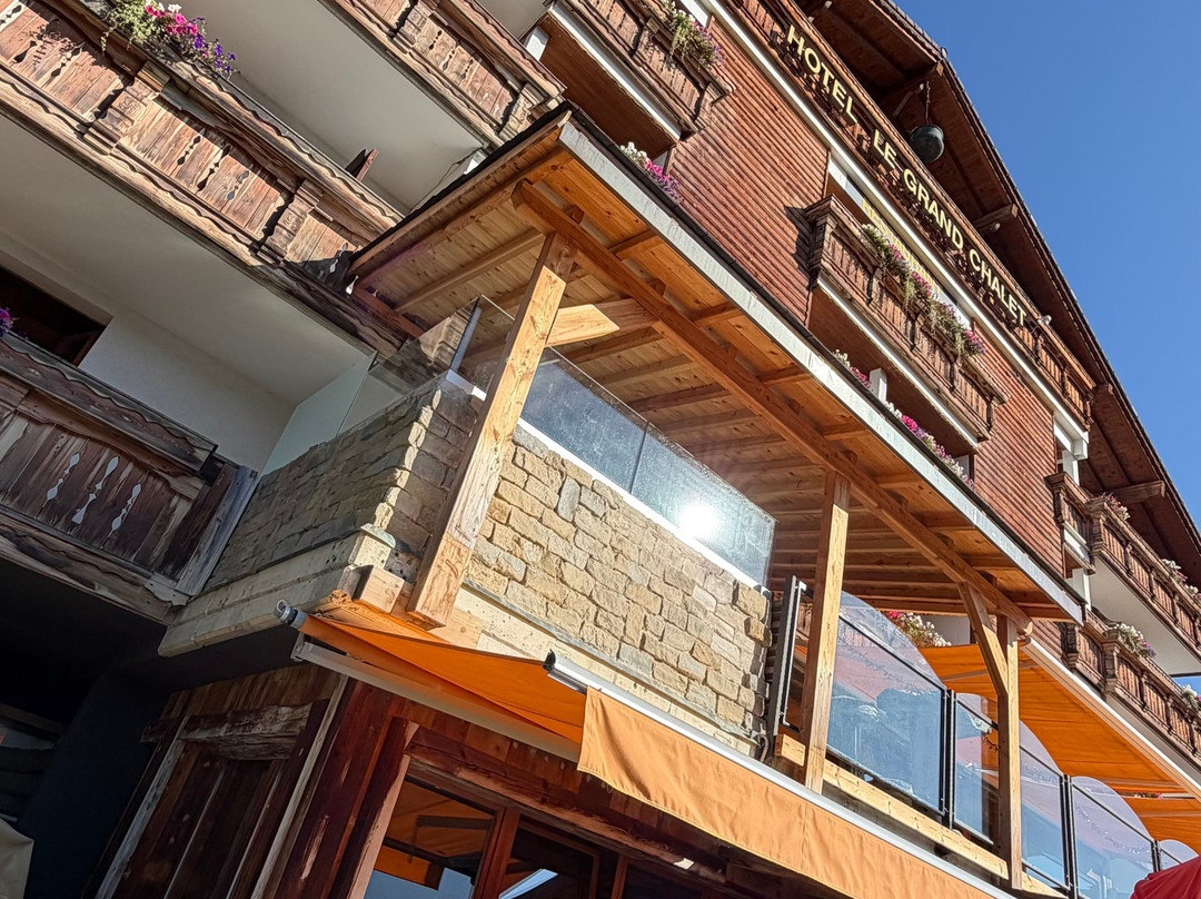 小木屋大酒店主图
