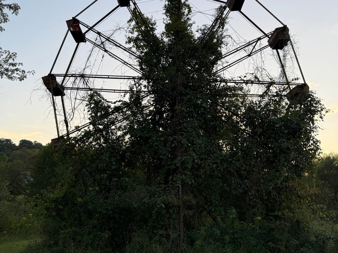 Lake Shawnee Abandoned Amusement Park-Rock必去景点