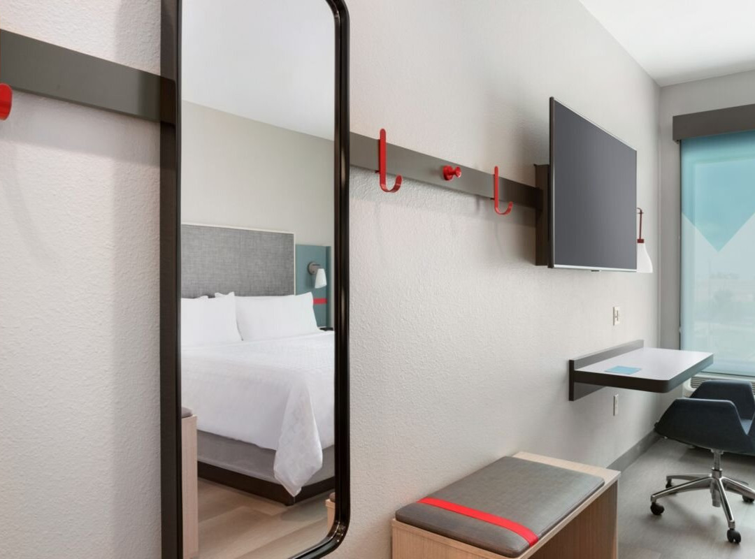 Avid Hotels Milwaukee West - Waukesha by IHG主图