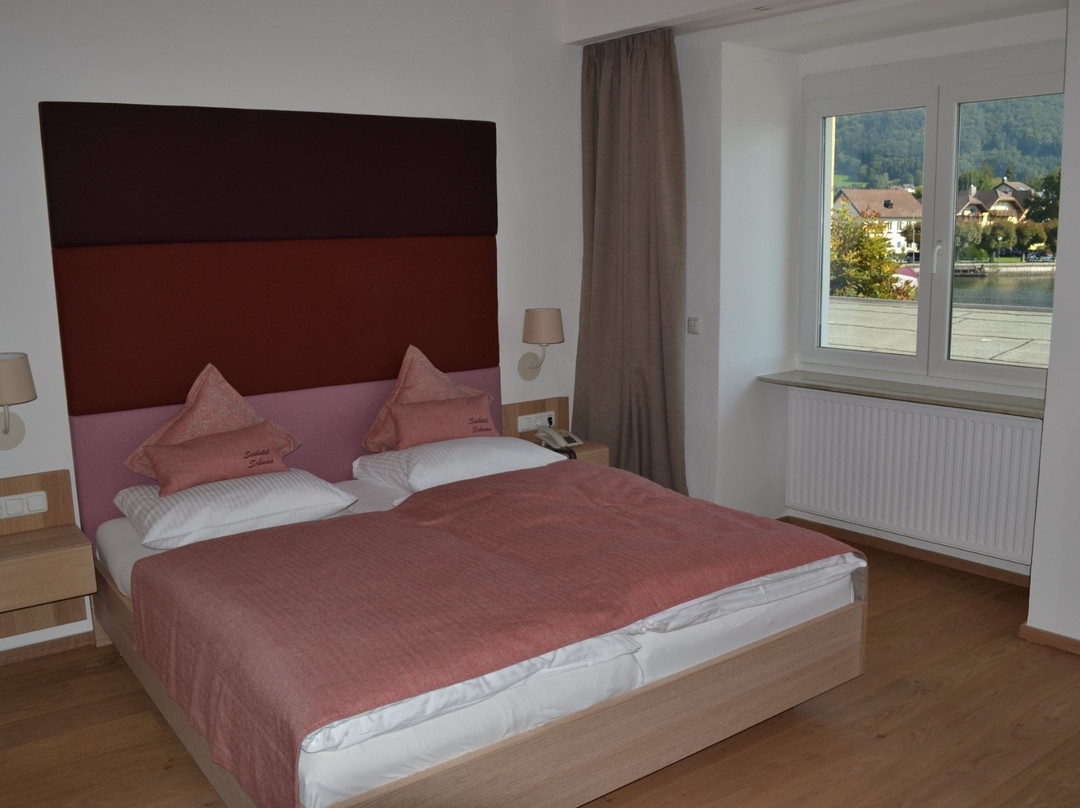葛姆登酒店住宿-Seehotel Schwan