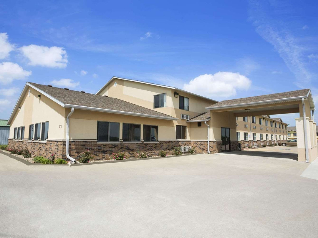 Super 8 by Wyndham Cameron主图