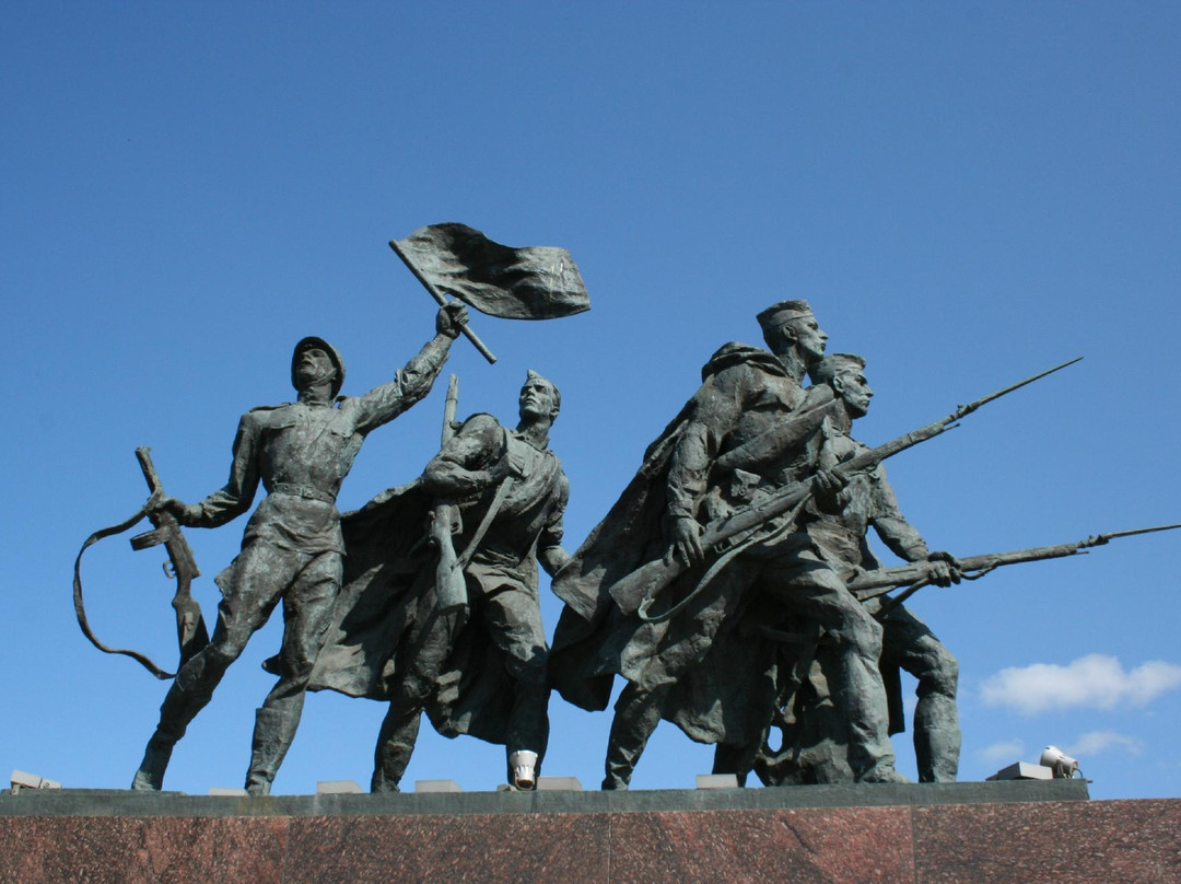 Monument To Heroic Defenders of Leningrad景点图片