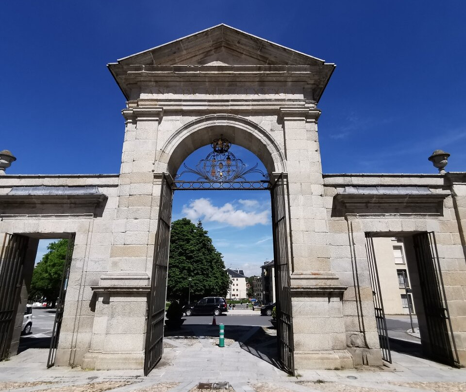 Puerta de Segovia景点图片